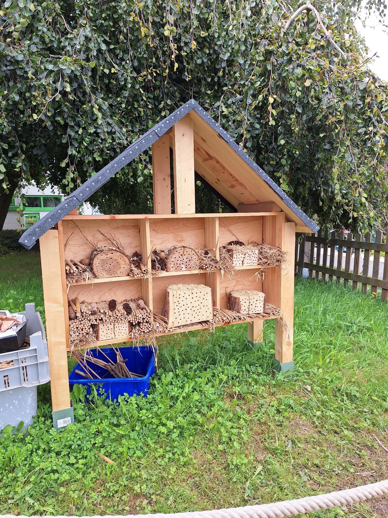 Ein Bienen-Hotel für den Schulgarten