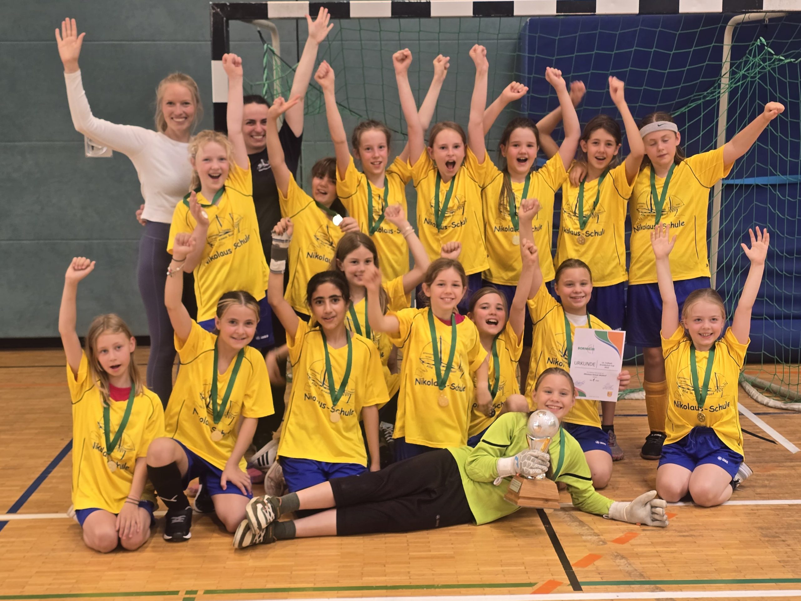 Nikolaus-Schule gewinnt Fußballcup